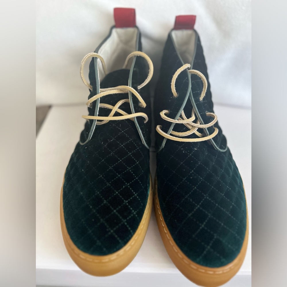 Del Toro! Men’s size 16. Color: dark hunter green. Great condition